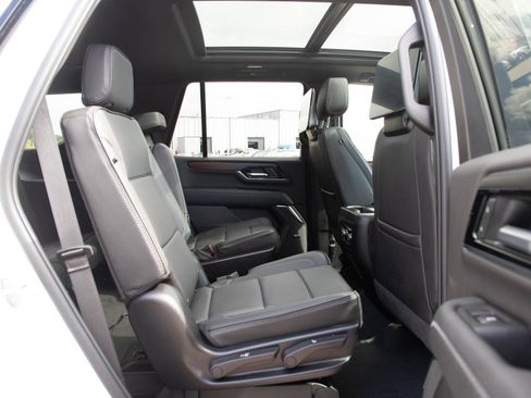 Used 2025 GMC Yukon Denali w/ Denali Reserve Package AWD/4WD image 12