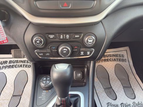 Used 2016 Jeep Cherokee Trailhawk w/ Cold Weather Group image 14