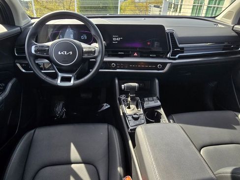 Used 2025 Kia Sportage EX FWD image 11