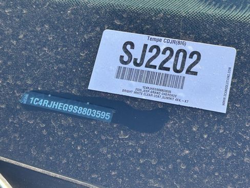 New 2025 Jeep Grand Cherokee Summit image 23