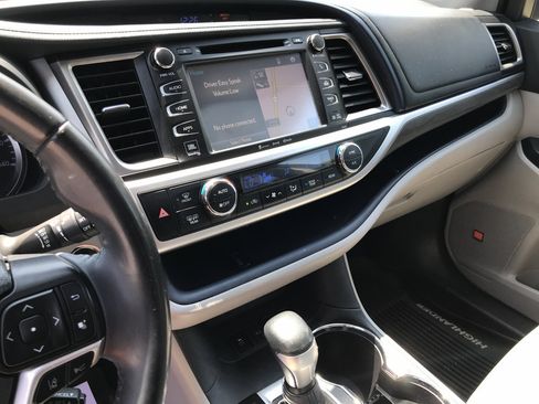 Used 2019 Toyota Highlander Limited AWD/4WD image 18