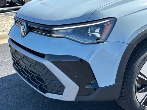 New 2026 Volkswagen Taos SE image 9