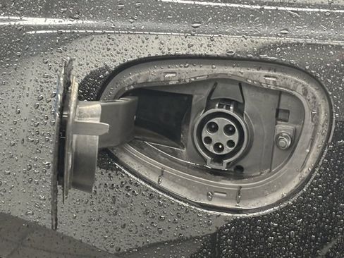 Used 2024 Chrysler Pacifica Select image 8