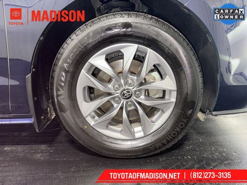 Used 2023 Toyota Sienna XLE image 9