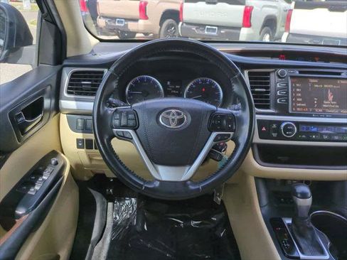 Certified 2019 Toyota Highlander Plus FWD image 16