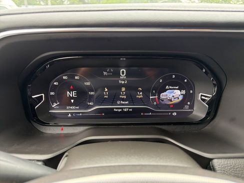Used 2023 GMC Yukon XL Denali AWD/4WD image 9