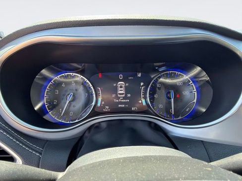 Used 2025 Chrysler Pacifica Limited FWD image 29