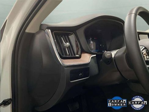 Used 2023 Volvo XC60 B5 Plus image 16