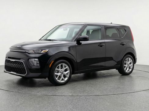 Used 2025 Kia Soul LX w/ LX Technology Package FWD image 3