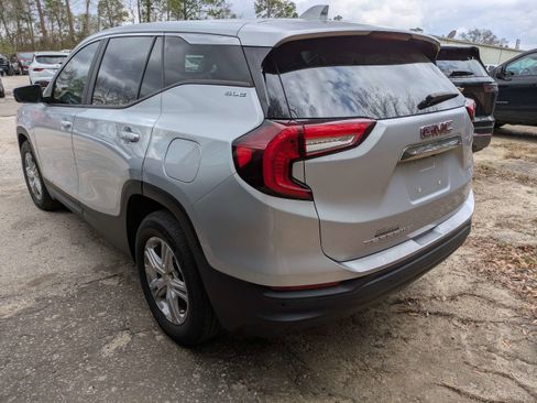 Certified 2022 GMC Terrain SLE image 4