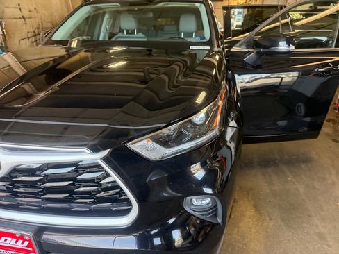 Used 2021 Toyota Highlander LE AWD/4WD image 30