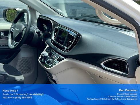 Used 2021 Chrysler Voyager L FWD image 22
