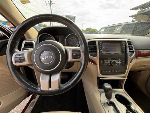 Used 2019 Jeep Cherokee Limited AWD/4WD image 6