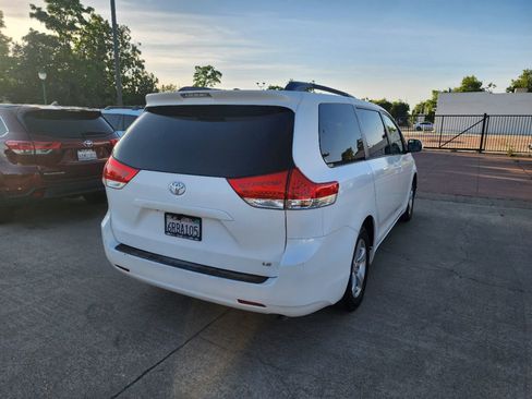 Used 2011 Toyota Sienna LE w/ Towing Pkg FWD image 5