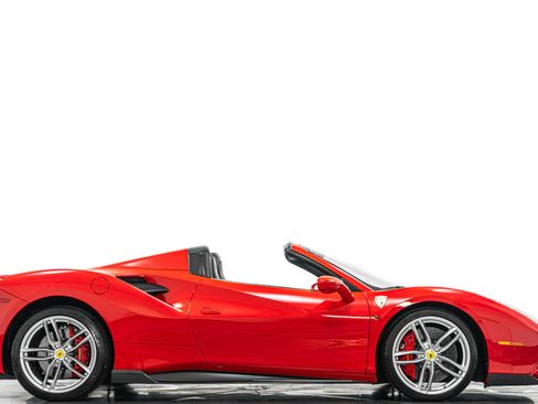 Used 2017 Ferrari 488 Spider RWD image 2