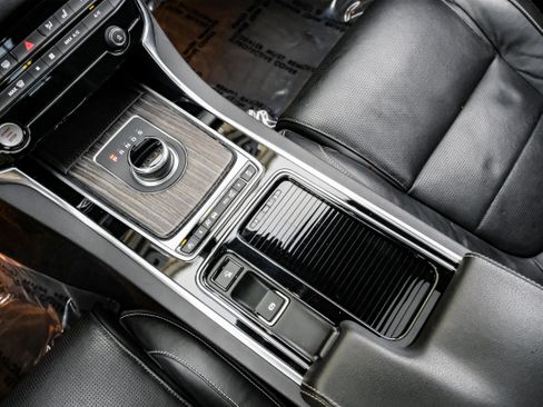 Used 2017 Jaguar XF S image 24