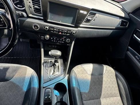 Used 2019 Kia Niro S Touring FWD image 11