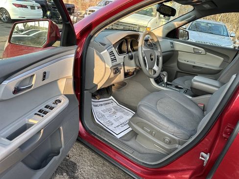 Used 2012 Chevrolet Traverse LT image 9