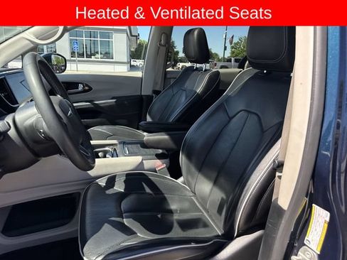Used 2023 Chrysler Pacifica Limited FWD image 20