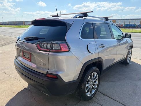 Used 2019 Jeep Cherokee Latitude Plus w/ Comfort/Convenience Group FWD image 30
