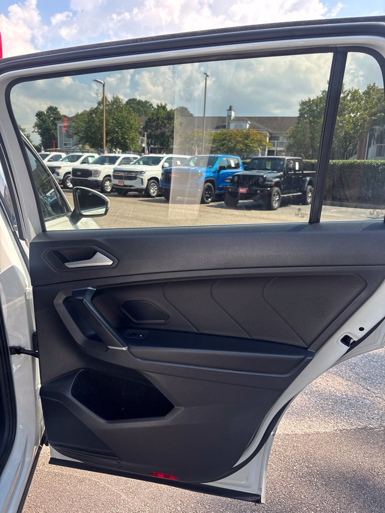 Used 2020 Volkswagen Tiguan SEL Premium R-Line w/ 3rd Row Seat Package AWD/4WD image 24