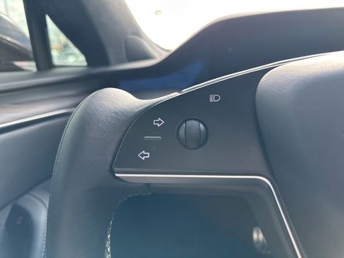 Used 2022 Tesla Model S image 22