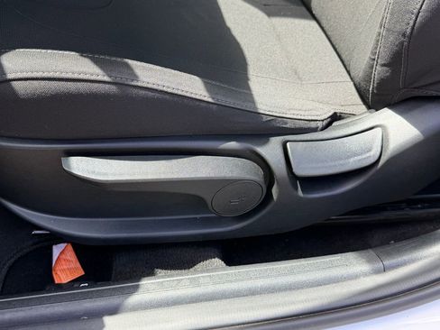 Used 2023 Hyundai Elantra SEL w/ Convenience Package FWD image 11