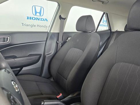 Used 2025 Hyundai Venue SE image 12