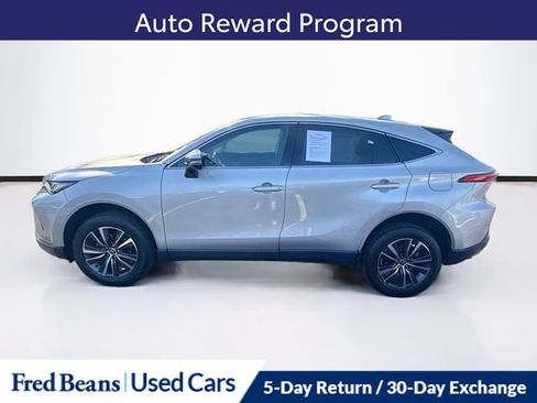 Used 2023 Toyota Venza LE AWD/4WD image 4