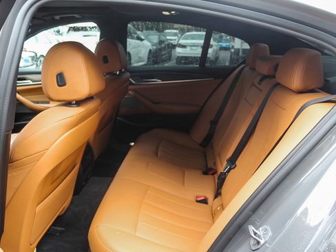 Used 2022 BMW 530e w/ Premium Package image 18