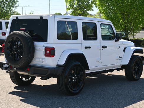 Used 2025 Jeep Wrangler Sahara w/ Safety Group image 16