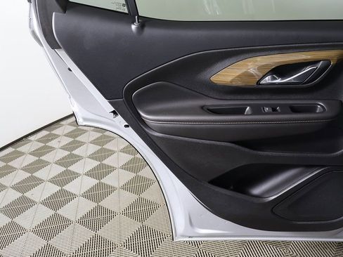 Used 2020 GMC Terrain SLE image 19