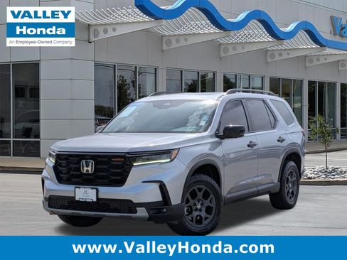 Certified 2025 Honda Pilot TrailSport image 1