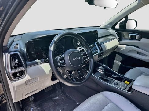 Used 2022 Kia Sorento S FWD image 9