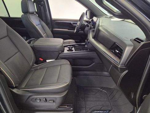 Used 2025 Chevrolet Tahoe Premier w/ Sun And Tow Package RWD image 18