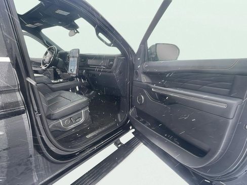 Used 2023 Ford Expedition Max Platinum image 17