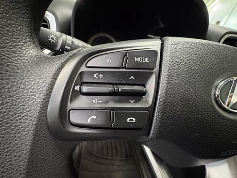Used 2022 Hyundai Venue SE FWD image 18
