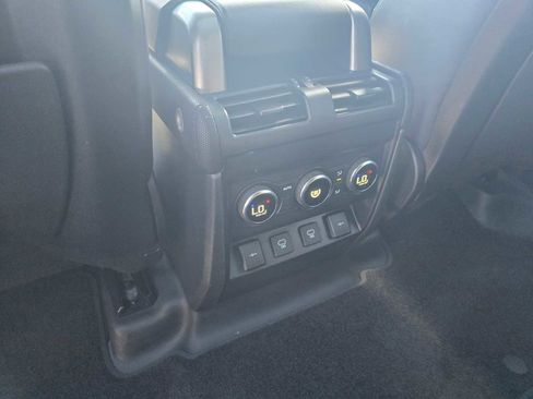 Used 2022 Land Rover Defender 110 V8 image 21