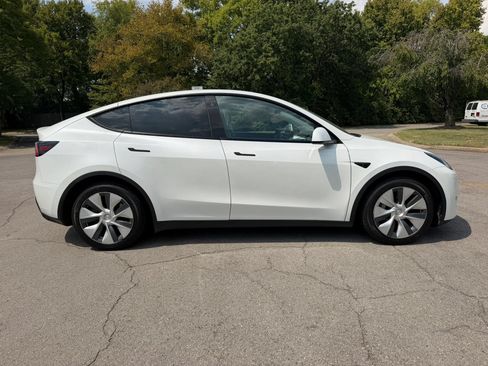 Used 2021 Tesla Model Y Long Range AWD/4WD image 6