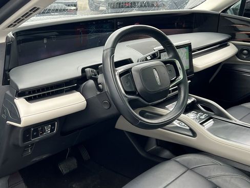 Used 2025 Lincoln Nautilus Premier w/ Equipment Group 102A image 18