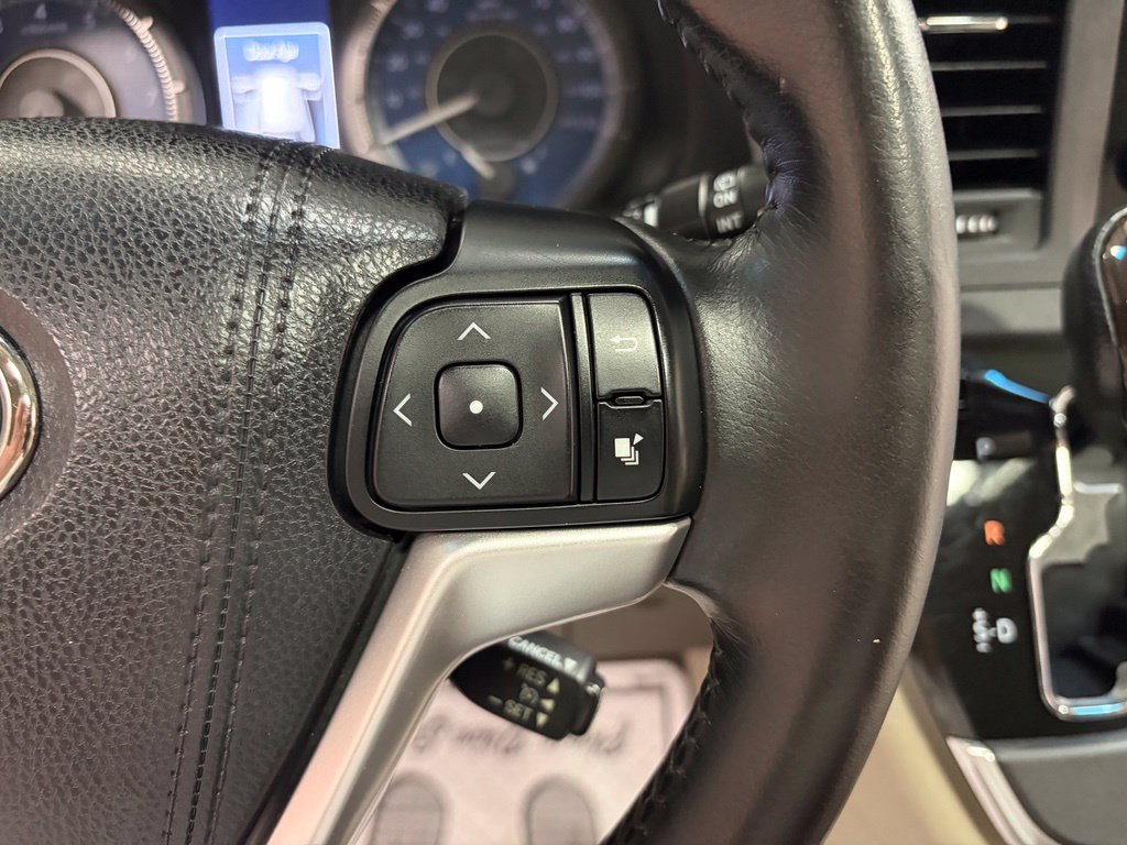 Used 2016 Toyota Sienna XLE w/ XLE Navigation Package FWD image 17
