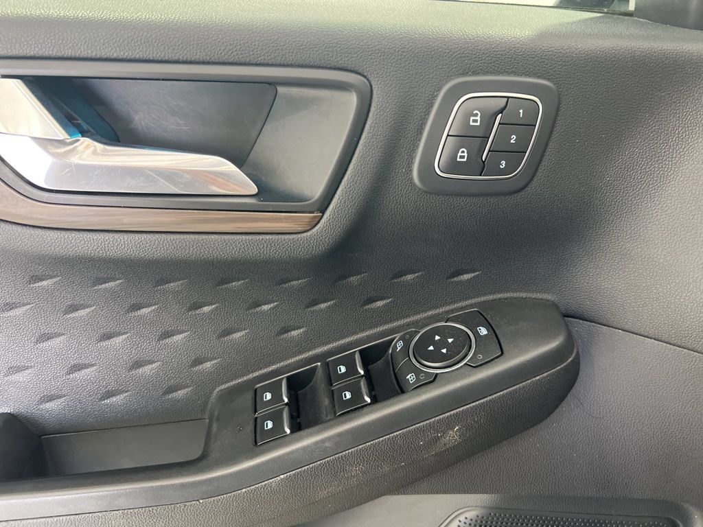 Used 2020 Ford Escape Titanium AWD/4WD image 21