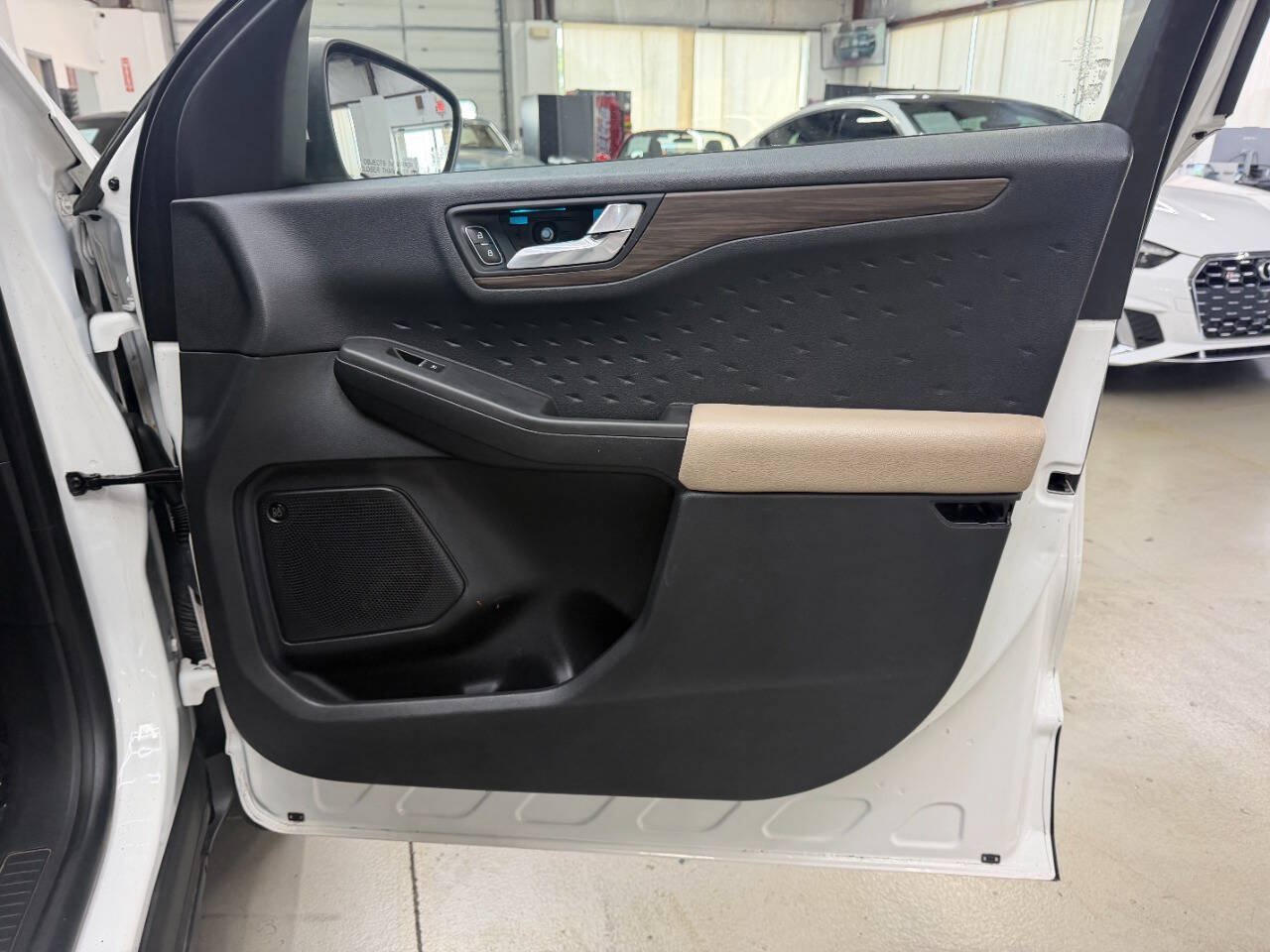 Used 2020 Ford Escape Titanium AWD/4WD image 16