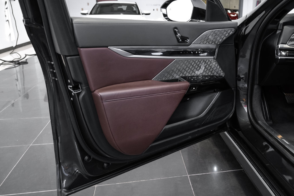 Used 2024 BMW i7 xDrive60 AWD/4WD image 46