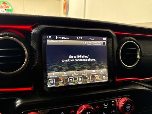 Used 2020 Jeep Gladiator Overland image 26