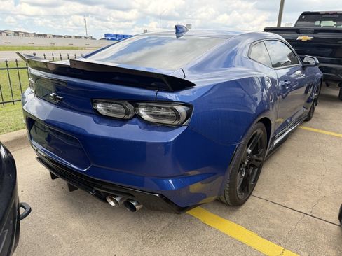 Used 2019 Chevrolet Camaro SS RWD image 3