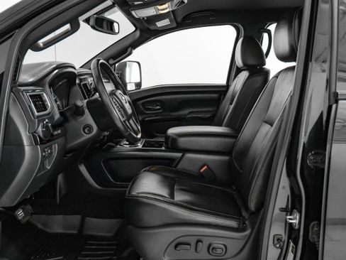 Used 2019 Nissan Titan SL w/ Midnight Edition image 29