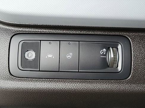 Used 2027 Chevrolet Bolt LT w/ Comfort Package FWD image 16