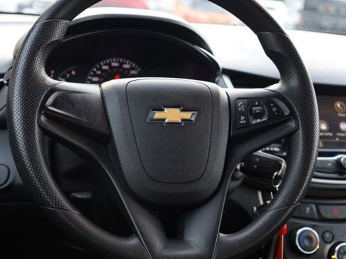 Used 2018 Chevrolet Trax LS image 24