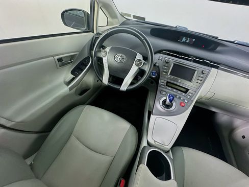Used 2014 Toyota Prius Four image 9